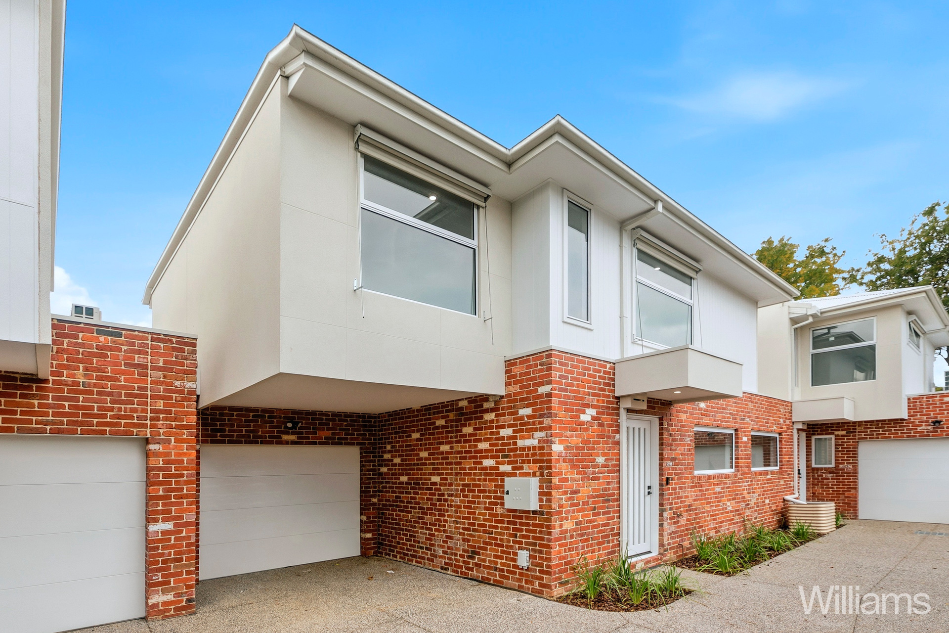 2/15 Eames Avenue, BROOKLYN VIC