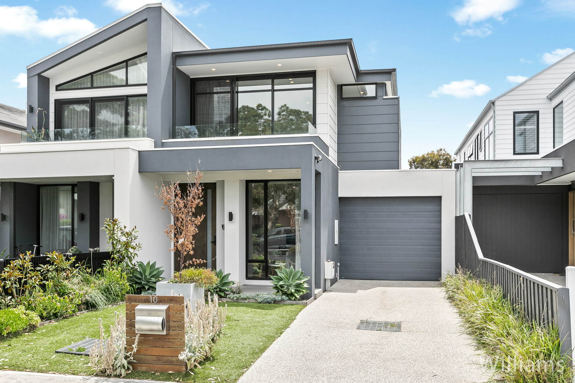 10 Anzac Crescent, WILLIAMSTOWN VIC